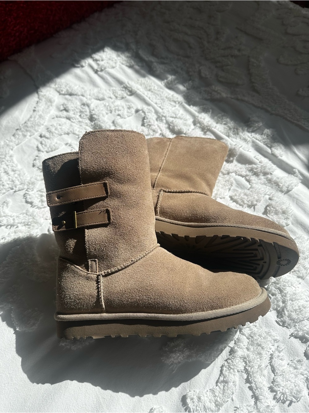 Ugg - Picture 3 of 6